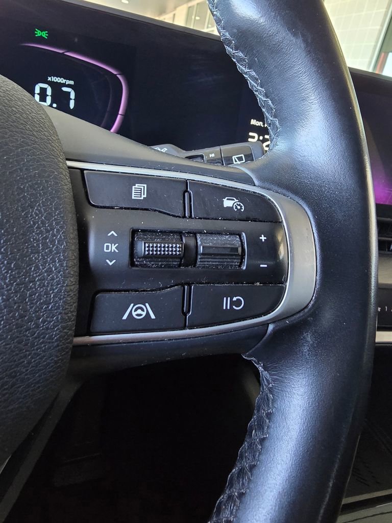 Used 2023 Red Kia X-Line image 24
