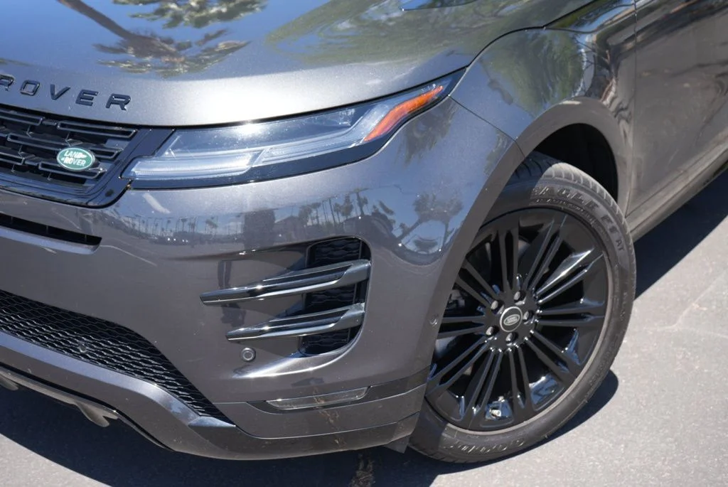 Certified Used 2024  Land Rover Dynamic image 2