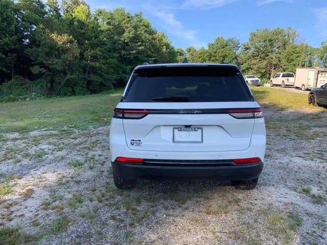 Used 2025 White Jeep Altitude image 7