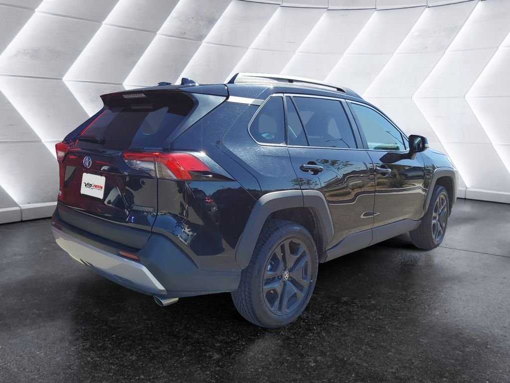 Used 2024  Toyota Adventure image 4