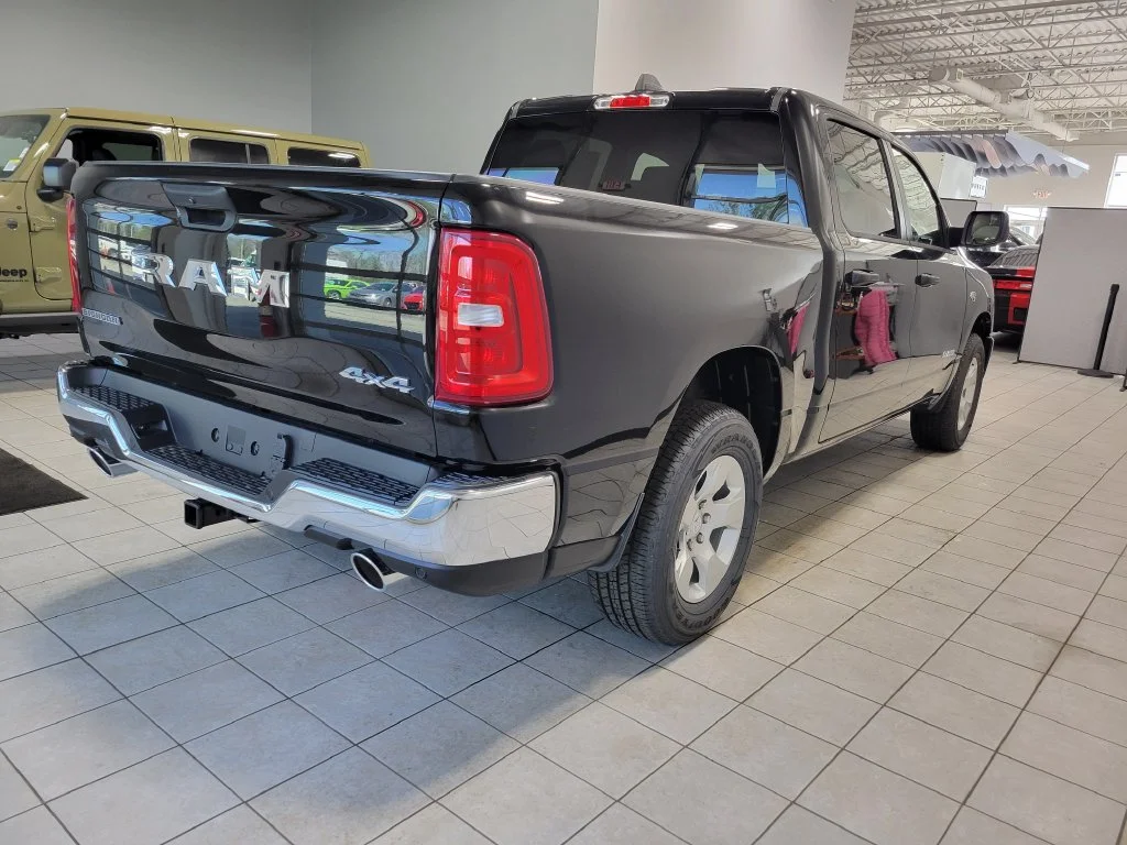 New 2026 Diamond Black Crystal Pearl-Coat Exterior Paint RAM Big Horn/Lone Star image 7