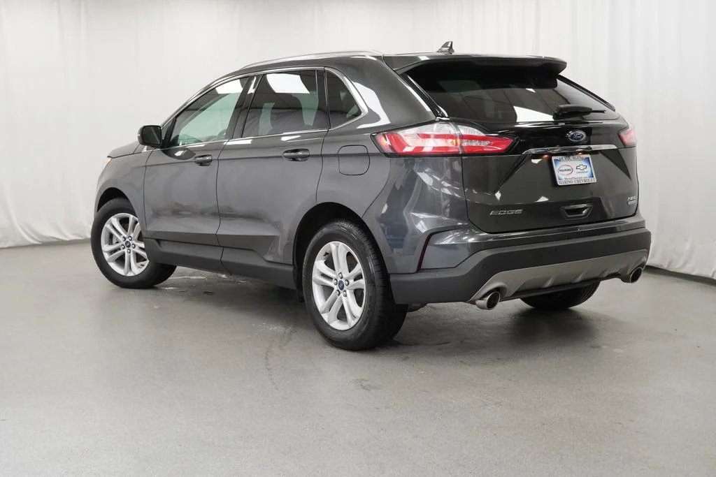 Used 2019 Gray Ford SEL image 2