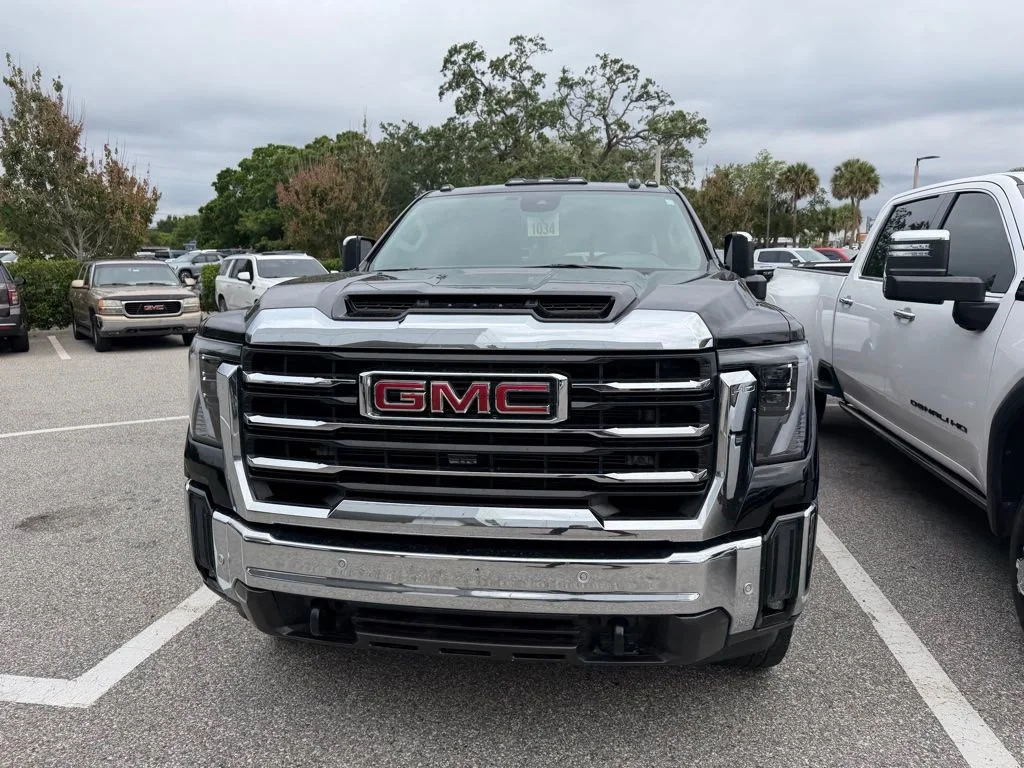Certified Used 2024 Onyx Black GMC SLT image 3