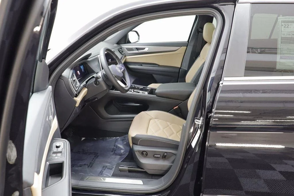 New 2026 Deep Black Volkswagen 2.0T SE w/Technology image 7