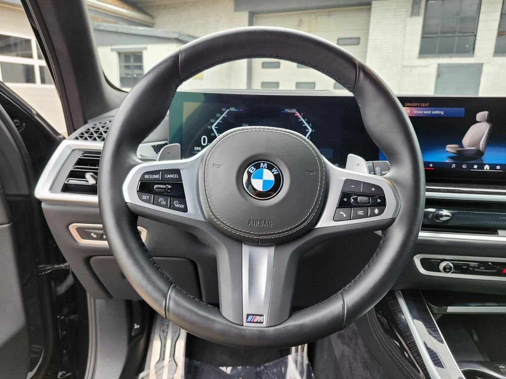 Used 2024 Black BMW xDrive40i image 29