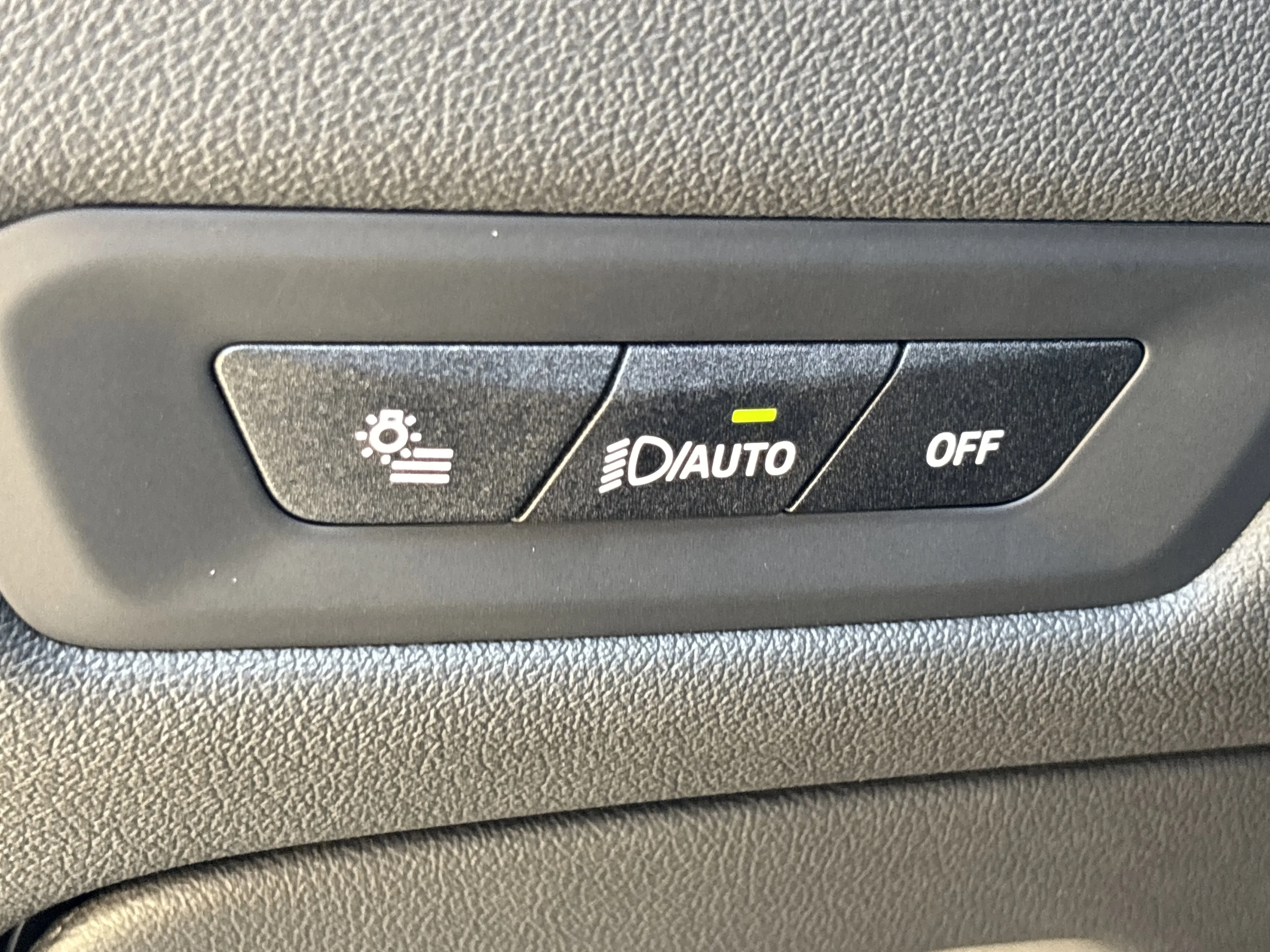 New 2026 0416 Carbon Black Metallic BMW xDrive40i image 26