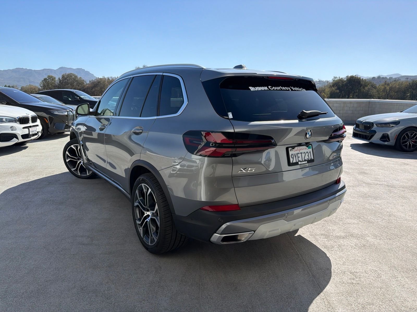 Used 2026 Skyscraper Grey Metallic BMW xDrive40i image 3