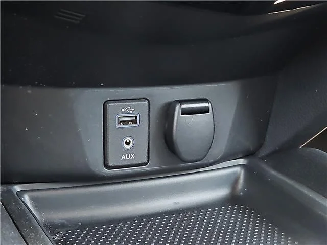 Used 2017 Glacier White Nissan SV Front-wheel Drive image 15