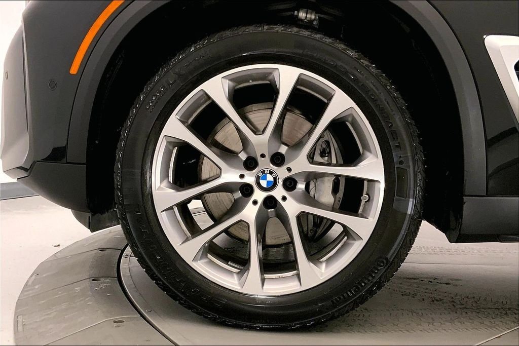 Used 2026 Black Sapphire Metallic BMW  image 9