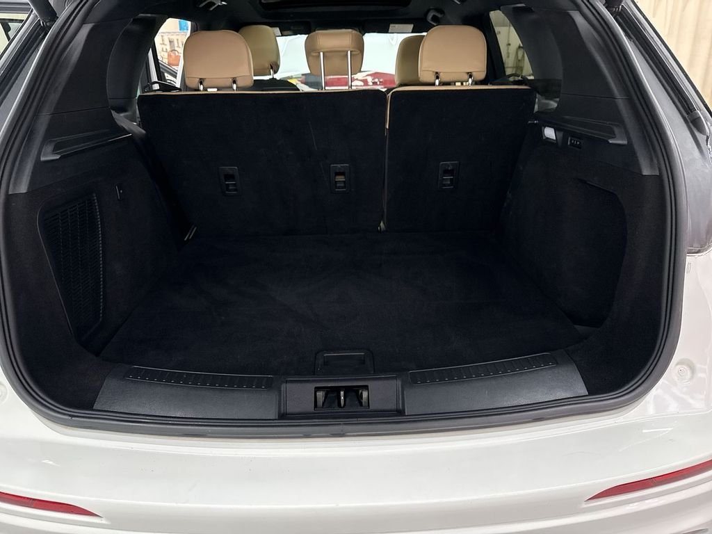 Used 2021 White Lincoln Reserve image 36