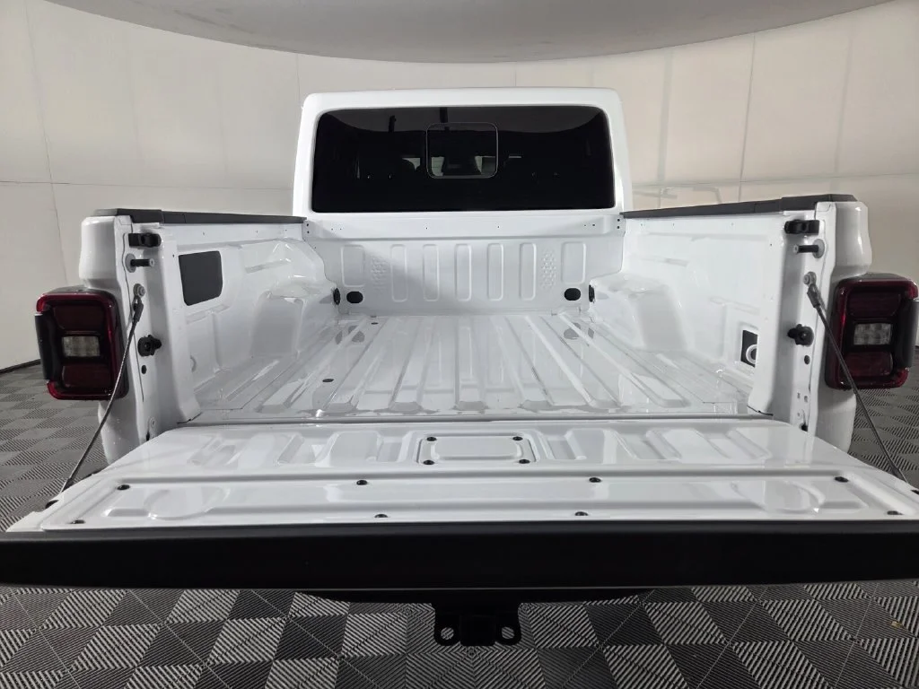 New 2026 Bright White Clear-Coat Exterior Paint Jeep Rubicon X image 20