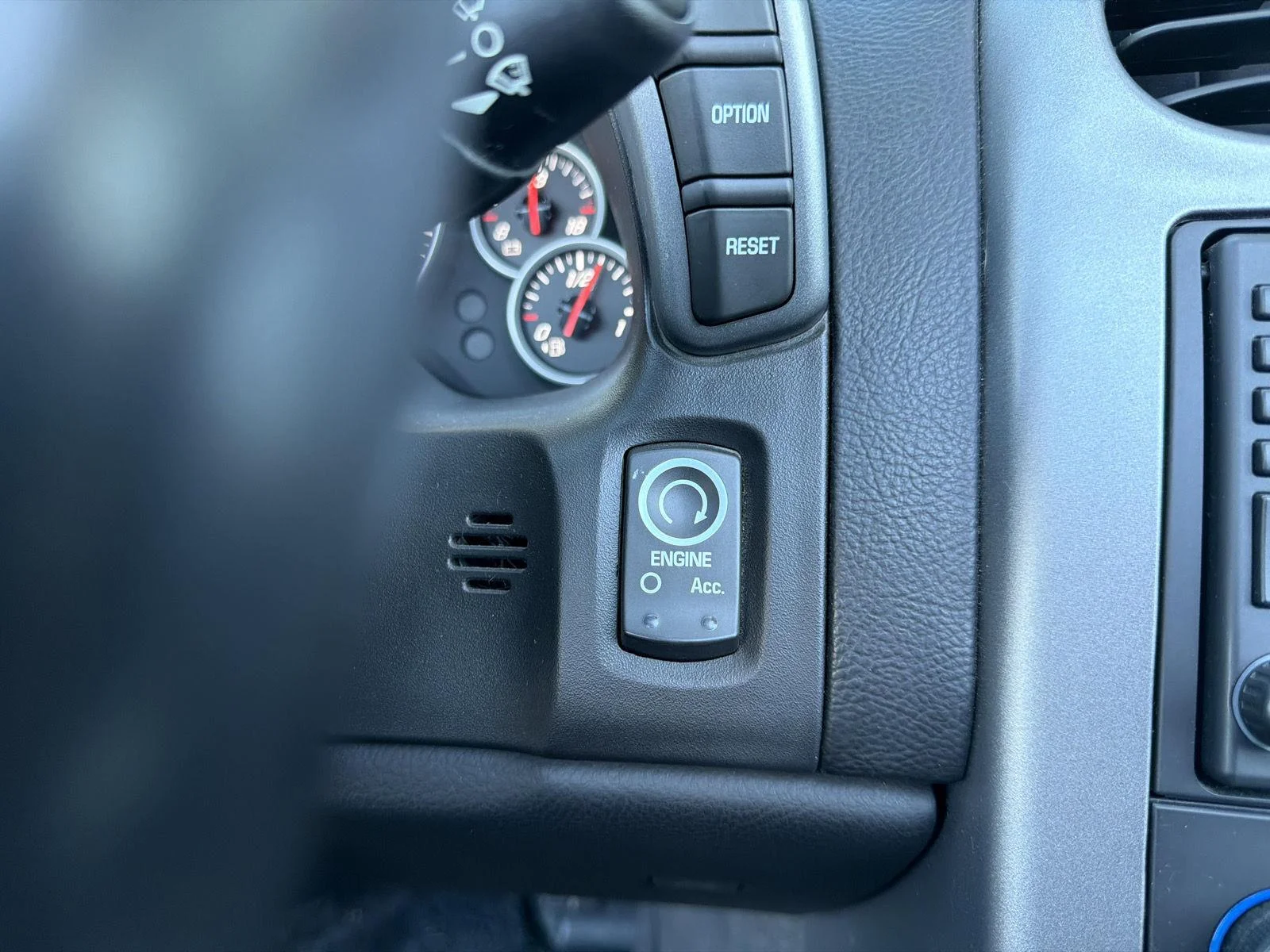 Used 2006 Machine Silver Metallic Chevrolet 2DR CONV image 19