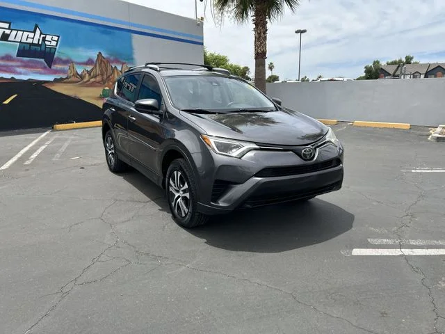 2018 Toyota RAV4 LE AWD's photo
