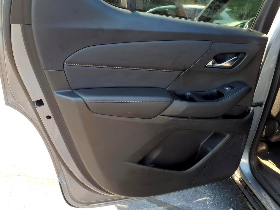 Used 2020 Satin Steel Metallic Chevrolet LT Cloth image 13