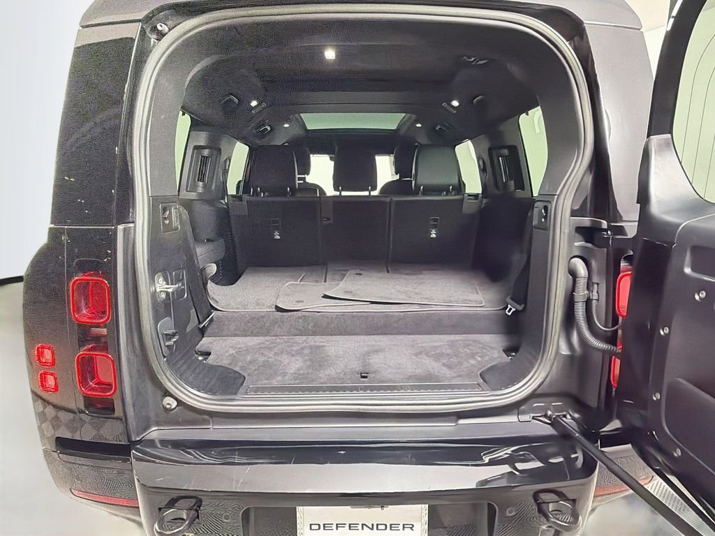 Certified Used 2023 Black Land Rover X-Dynamic SE image 28