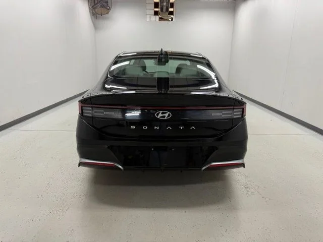 Certified Used 2025 Black Hyundai SEL image 5
