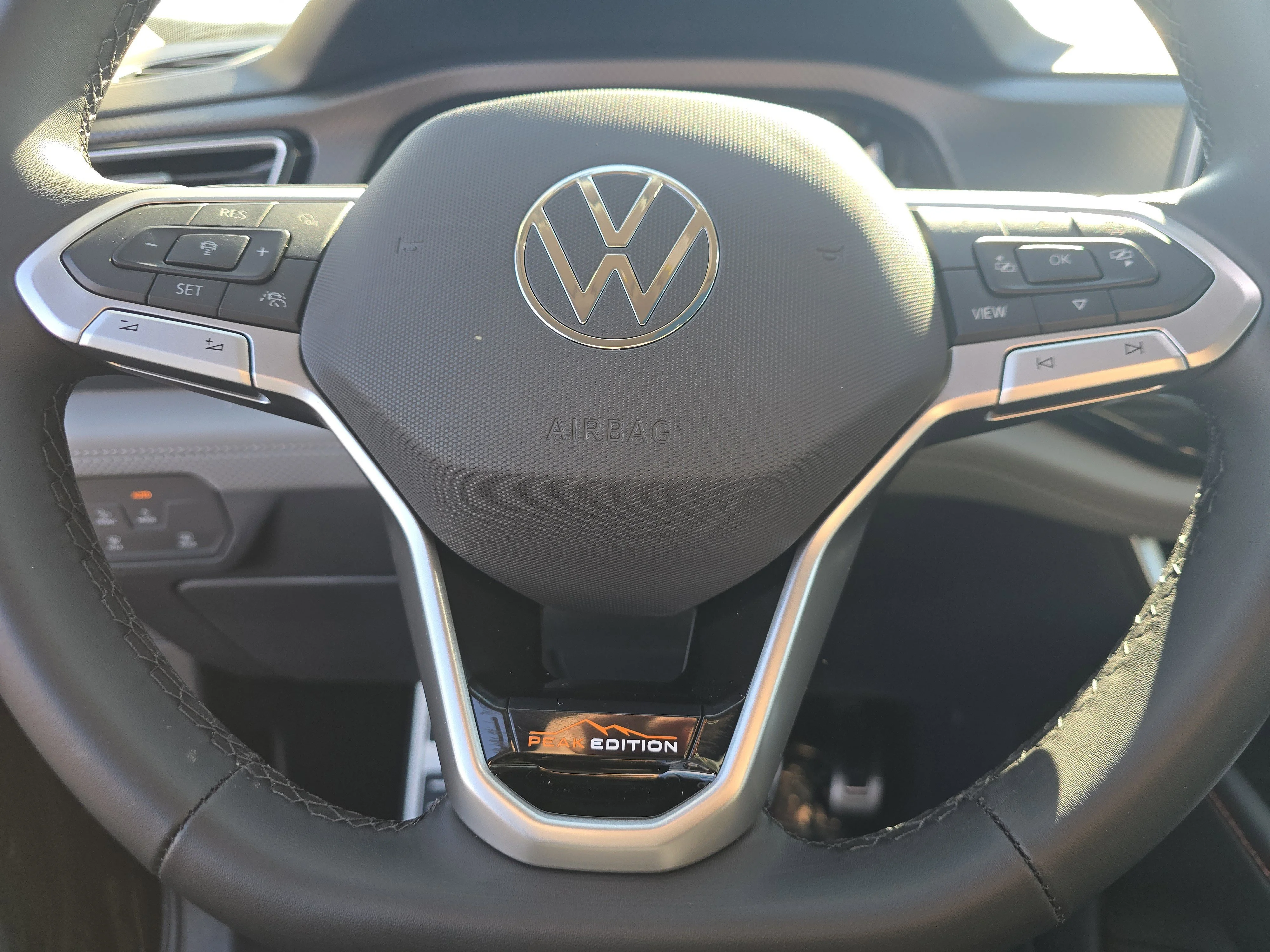 New 2026 Deep Black Pearl Volkswagen 2.0T Peak Edition image 21