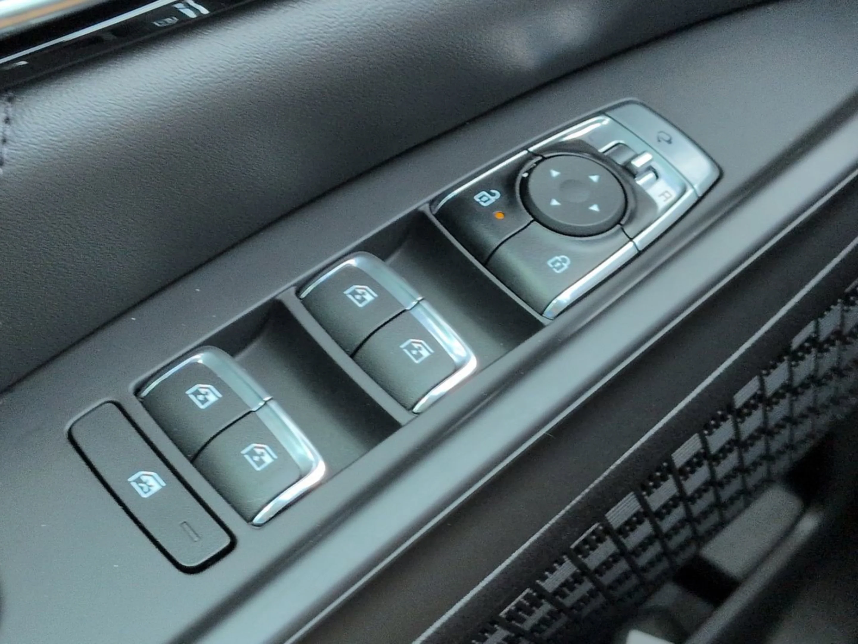 New 2026 Ceramic Silver Kia SX Prestige image 23