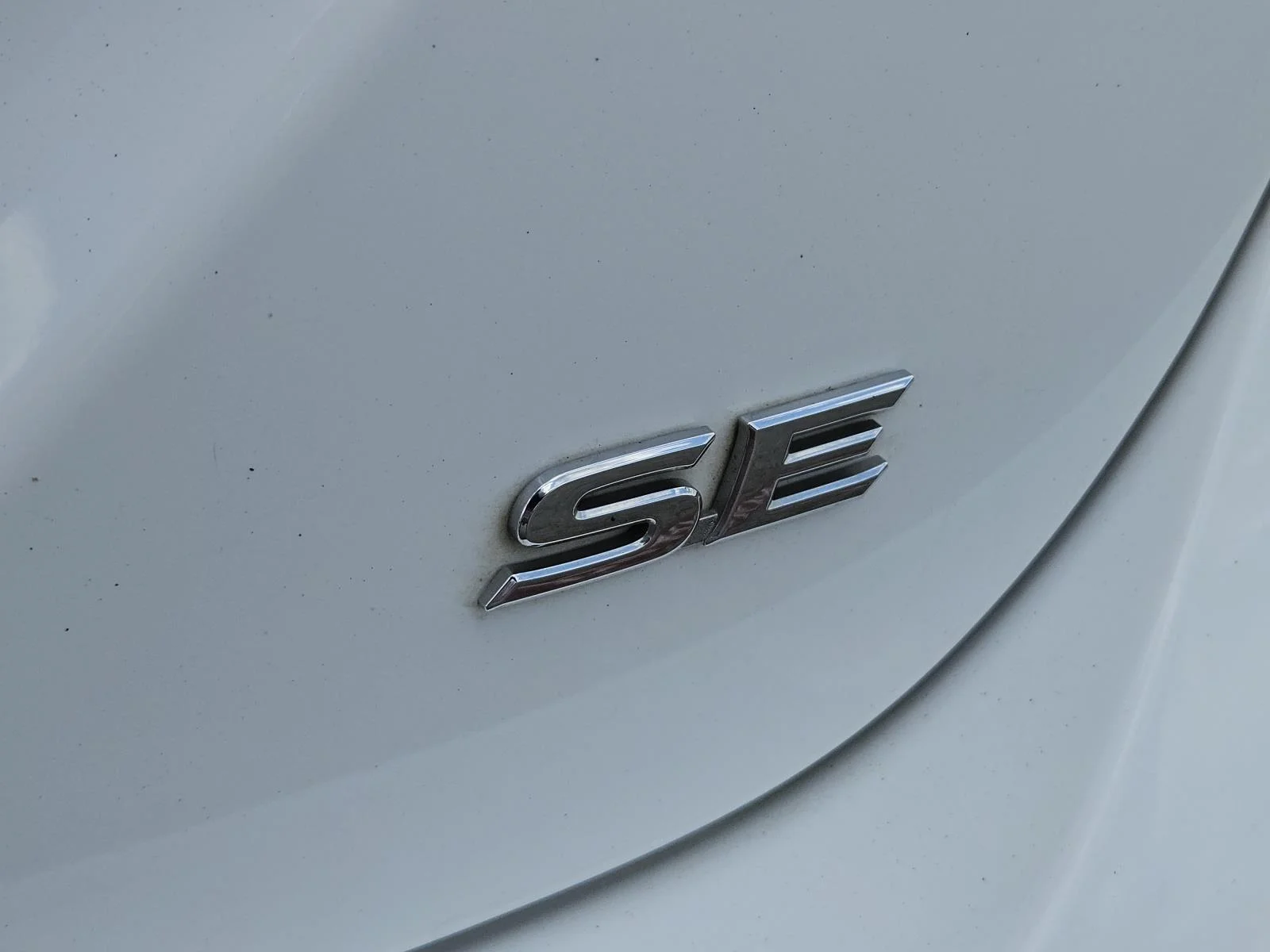 Used 2023 White Toyota SE Auto (Natl) image 8