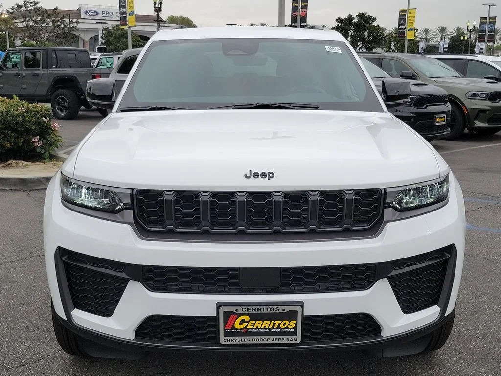 New 2026 Bright White Clear-Coat Exterior Paint Jeep Altitude image 20