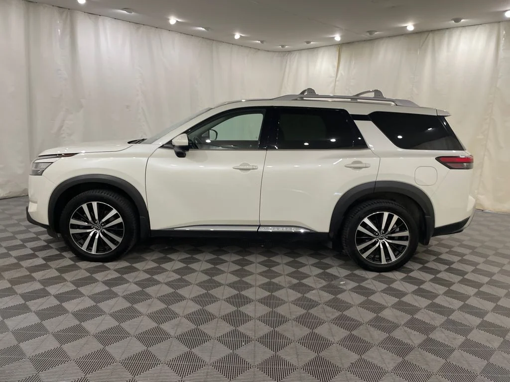 Certified Used 2023 Pearl White Tricoat Nissan Platinum image 11