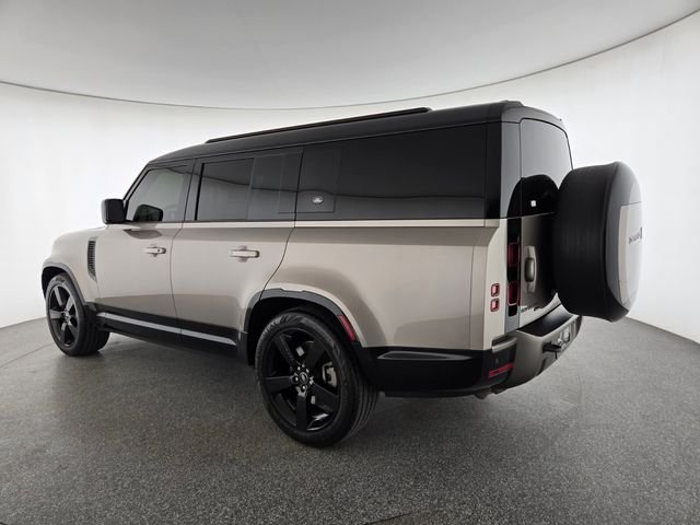 Used 2023 Gold Land Rover X-Dynamic SE image 16