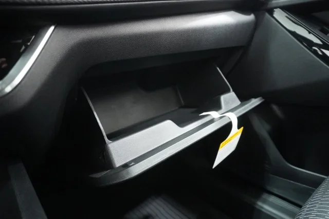 New 2027 Summit White Chevrolet LT image 32