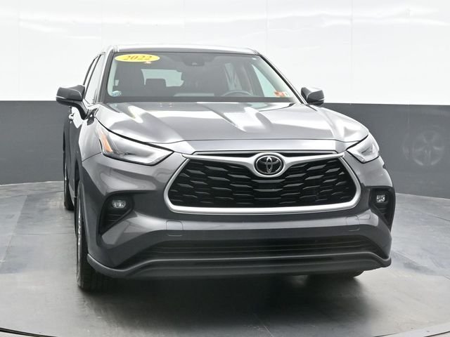 Used 2022 Gray Toyota LE image 6