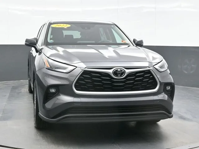 Used 2022 Gray Toyota LE image 6