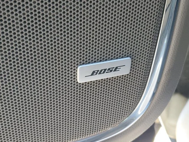 Used 2018 IRIDESCENT PEARL TRICOAT Chevrolet Premier image 16