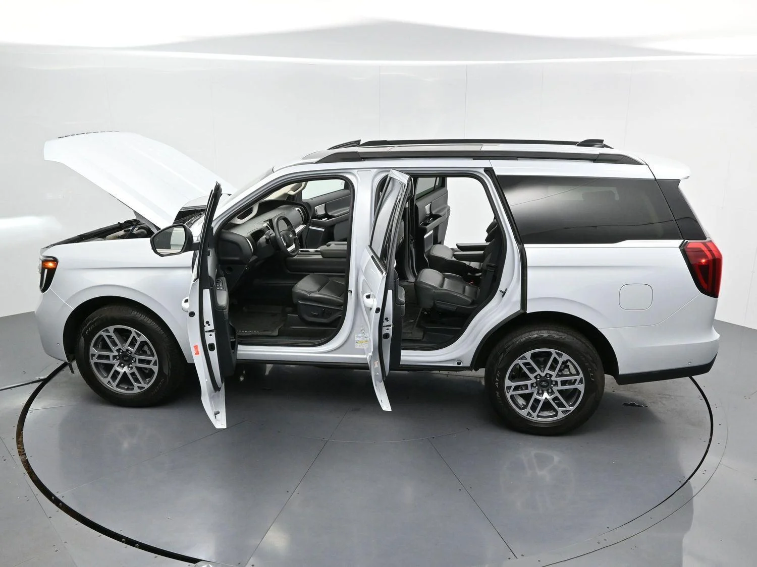 Used 2025 Space Silver Metallic Ford Active image 39