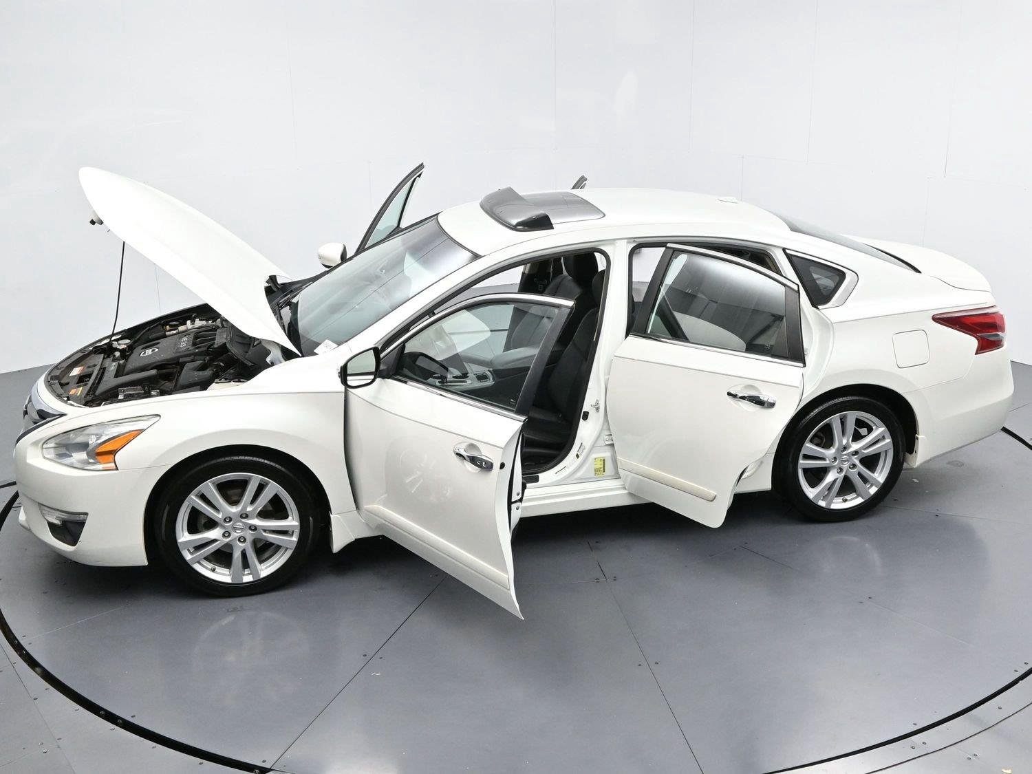Used 2013 Pearl White Nissan 3.5 SL image 37