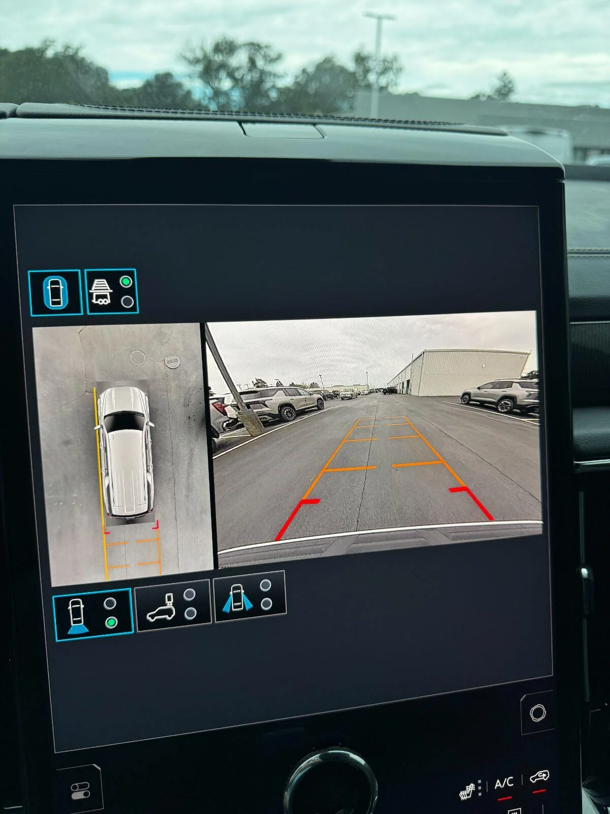 Used 2025 Summit White GMC Elevation image 30