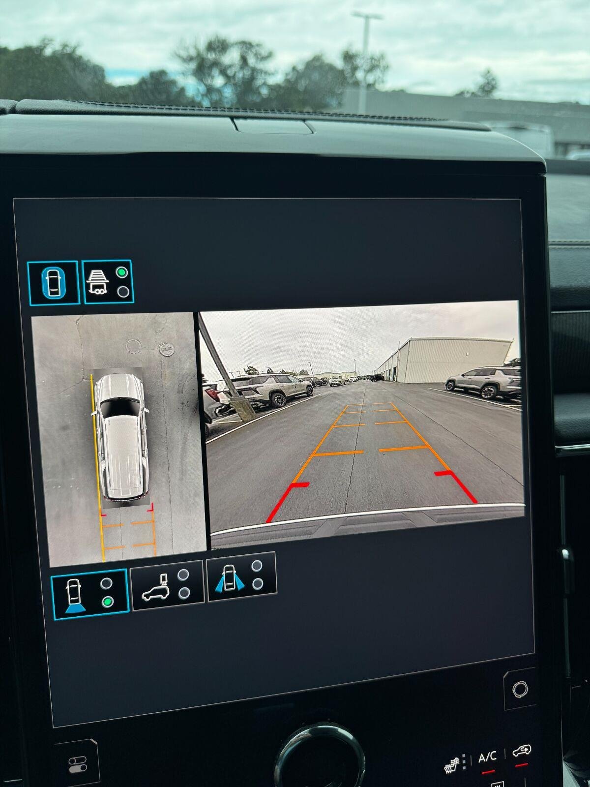 Used 2025 Summit White GMC Elevation image 30