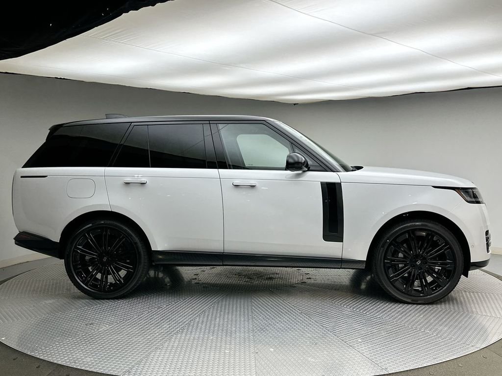 New 2027 Fuji White Land Rover SE image 4