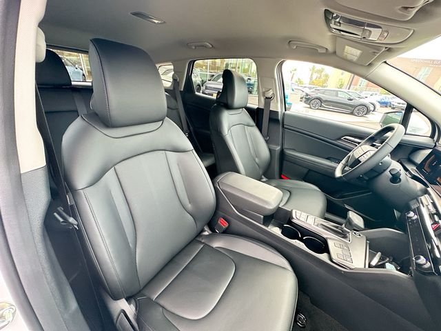 Certified Used 2026 White Kia EX image 27