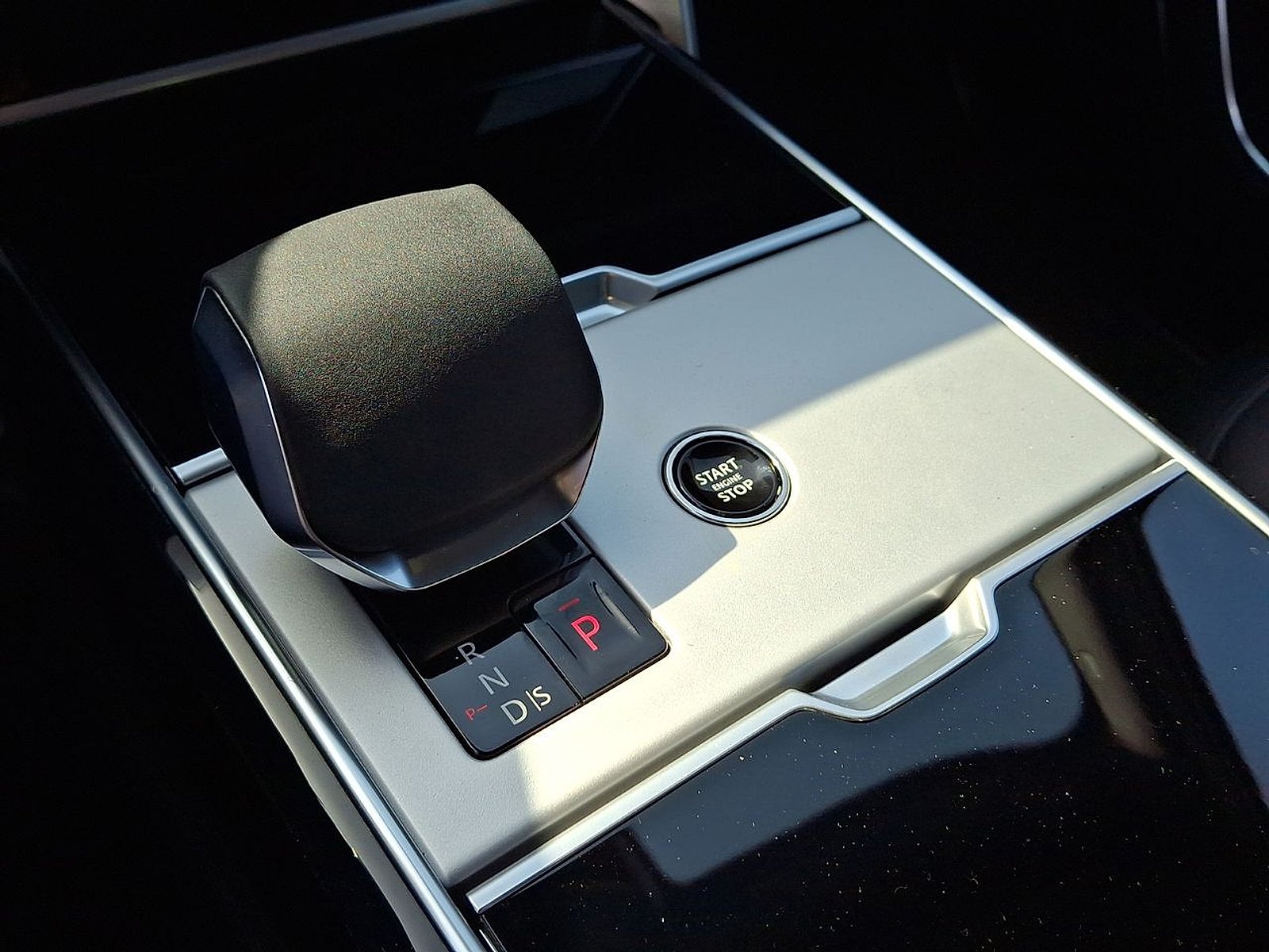 New 2026 Santorini Black LAND ROVER Autobiography image 21
