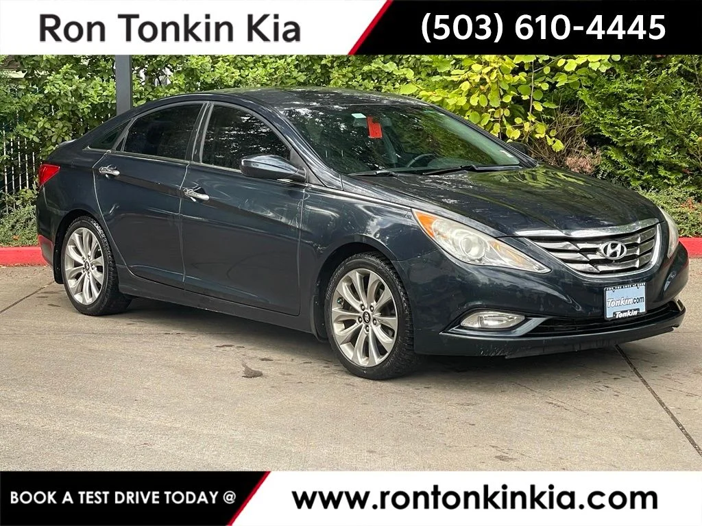 Used 2013 Pacific Blue Pearl Mica Hyundai SE image 1