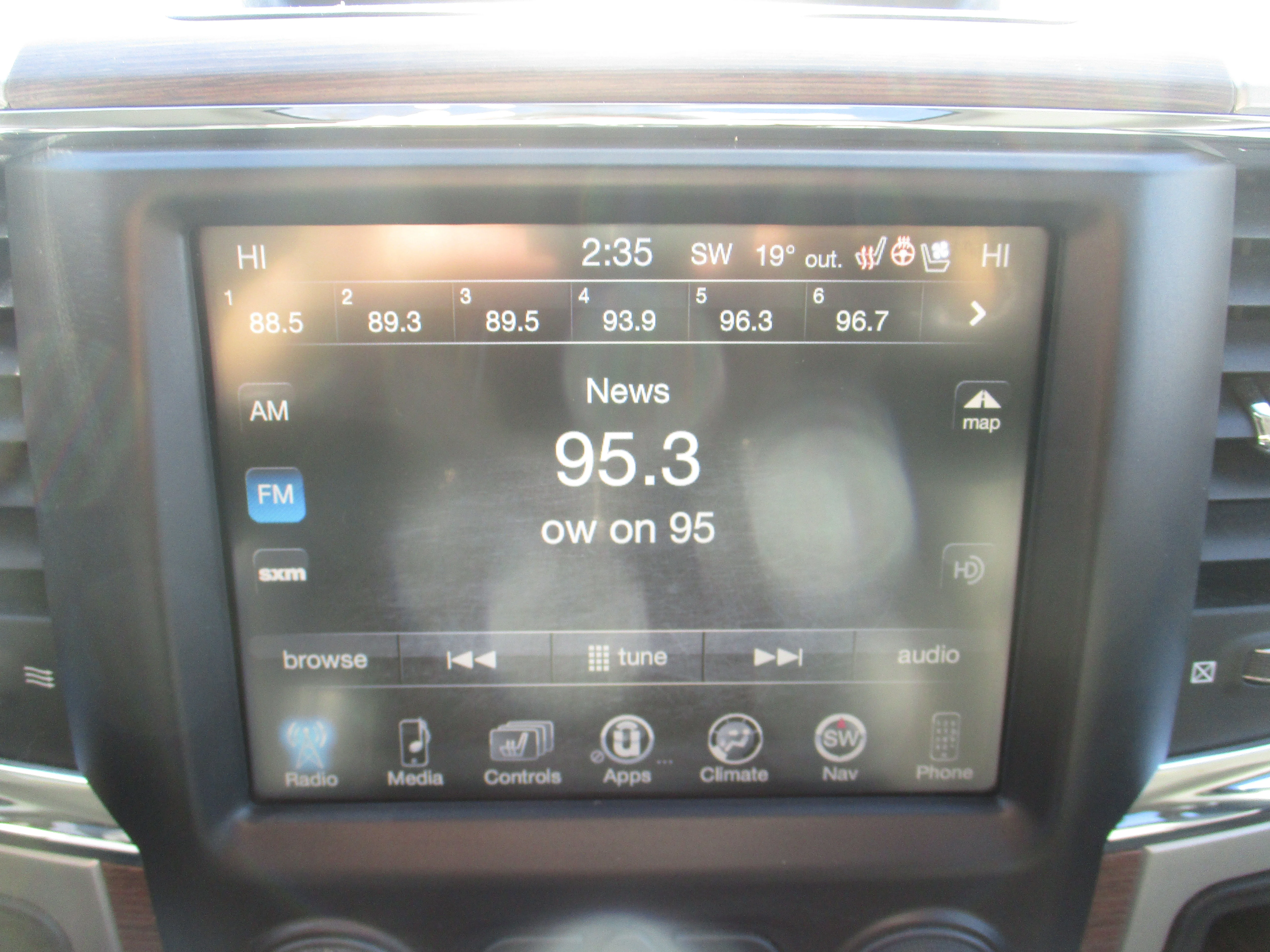 Used 2016 Brilliant Black Crystal Pearlcoat Ram Laramie image 51