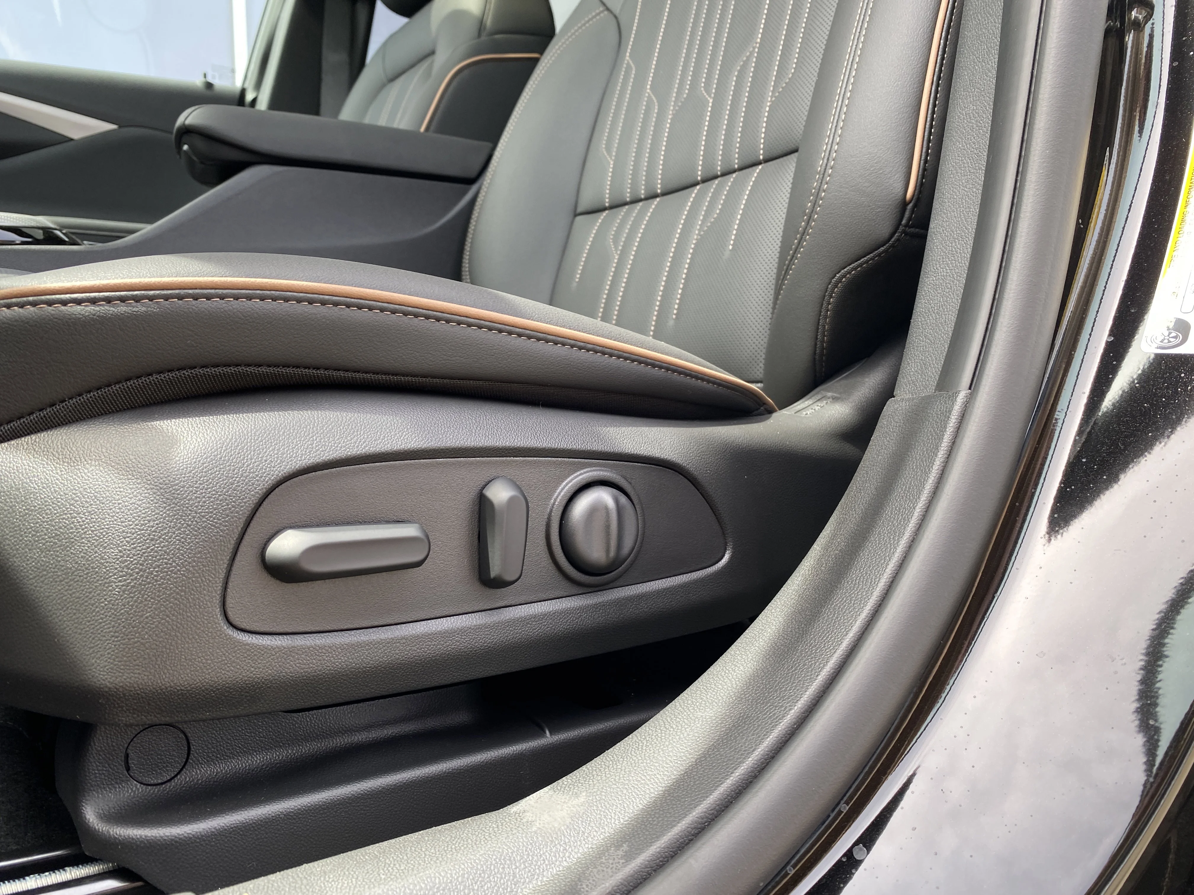 New 2026 EBONY TWILIGHT METALLIC Buick Avenir image 26