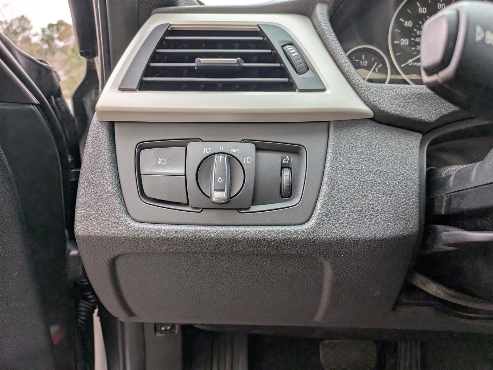 Used 2014 Glacier Silver Metallic BMW 320i image 10