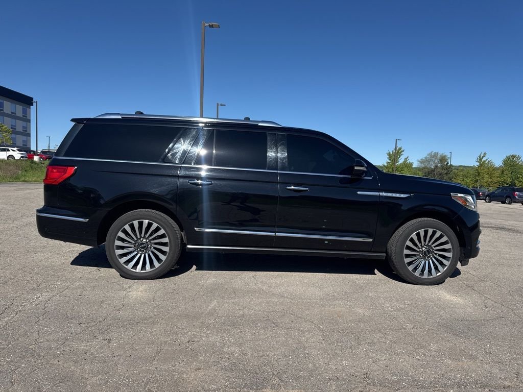 Used 2019 Black Metallic Lincoln Reserve image 1