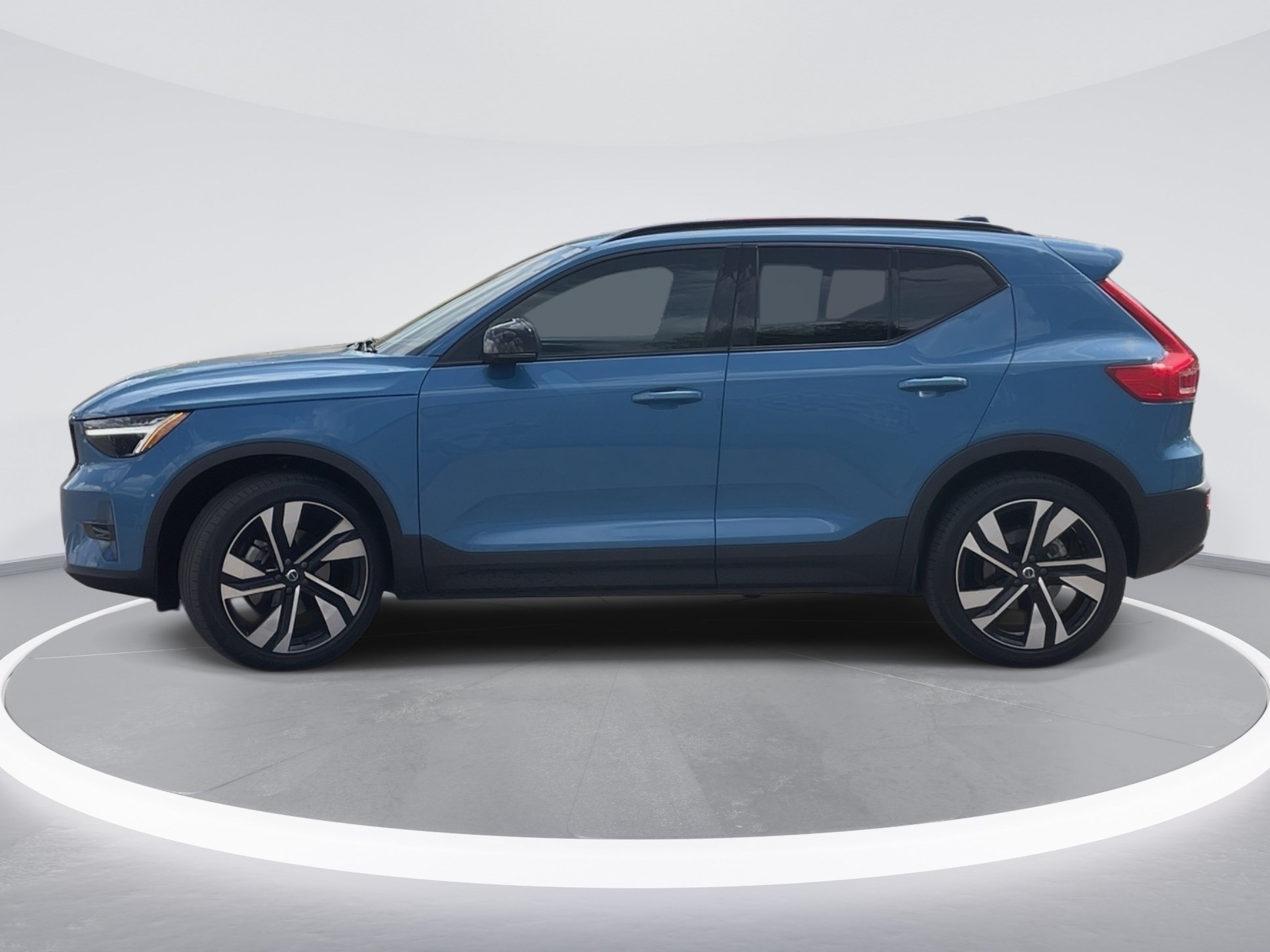 Used 2023 Thunder Grey Metallic Volvo Ultimate Dark Theme image 4
