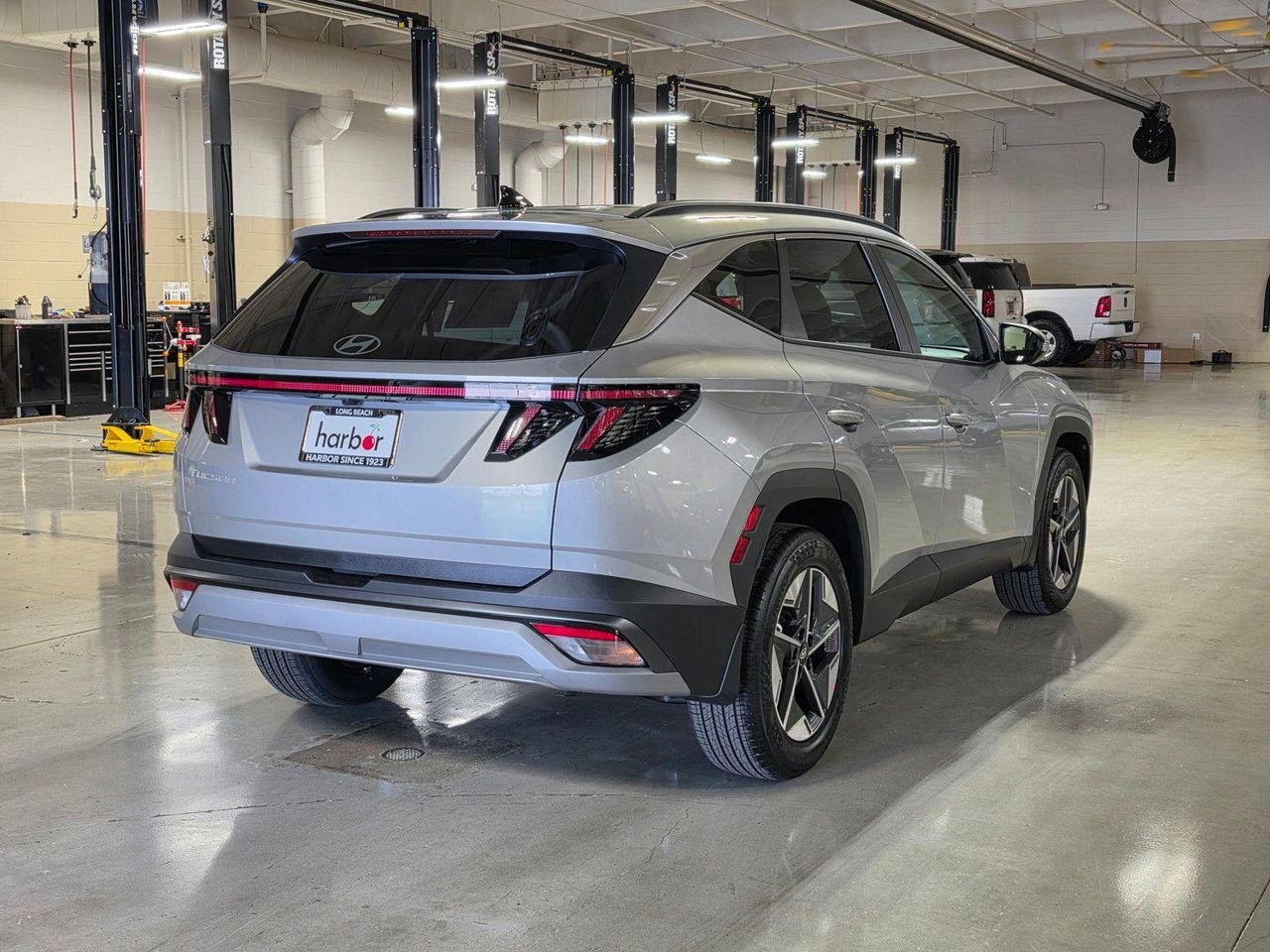 New 2026 Shimmering Silver Hyundai SEL Premium FWD image 7