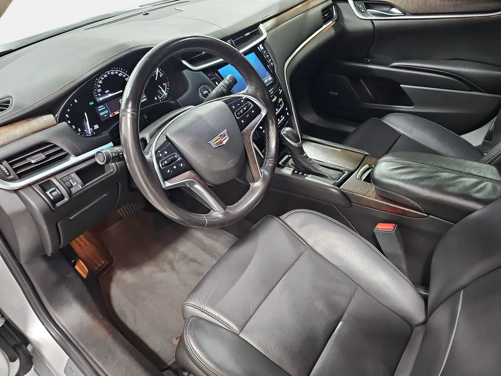 Used 2018 Silver Cadillac Luxury image 18
