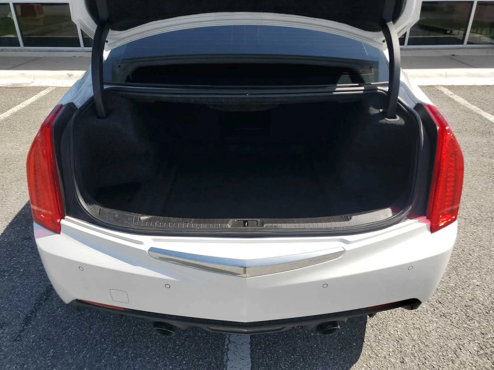 Used 2018 CRYSTAL WHITE TRICOAT Cadillac Luxury AWD image 6