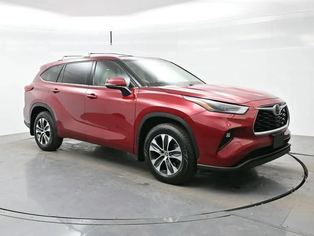 Used 2022 Ruby Flare Pearl Toyota XLE image 1