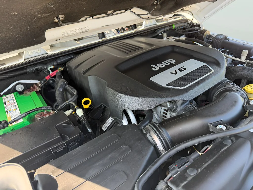 Used 2018 Bright White Clearcoat Jeep Sahara image 22