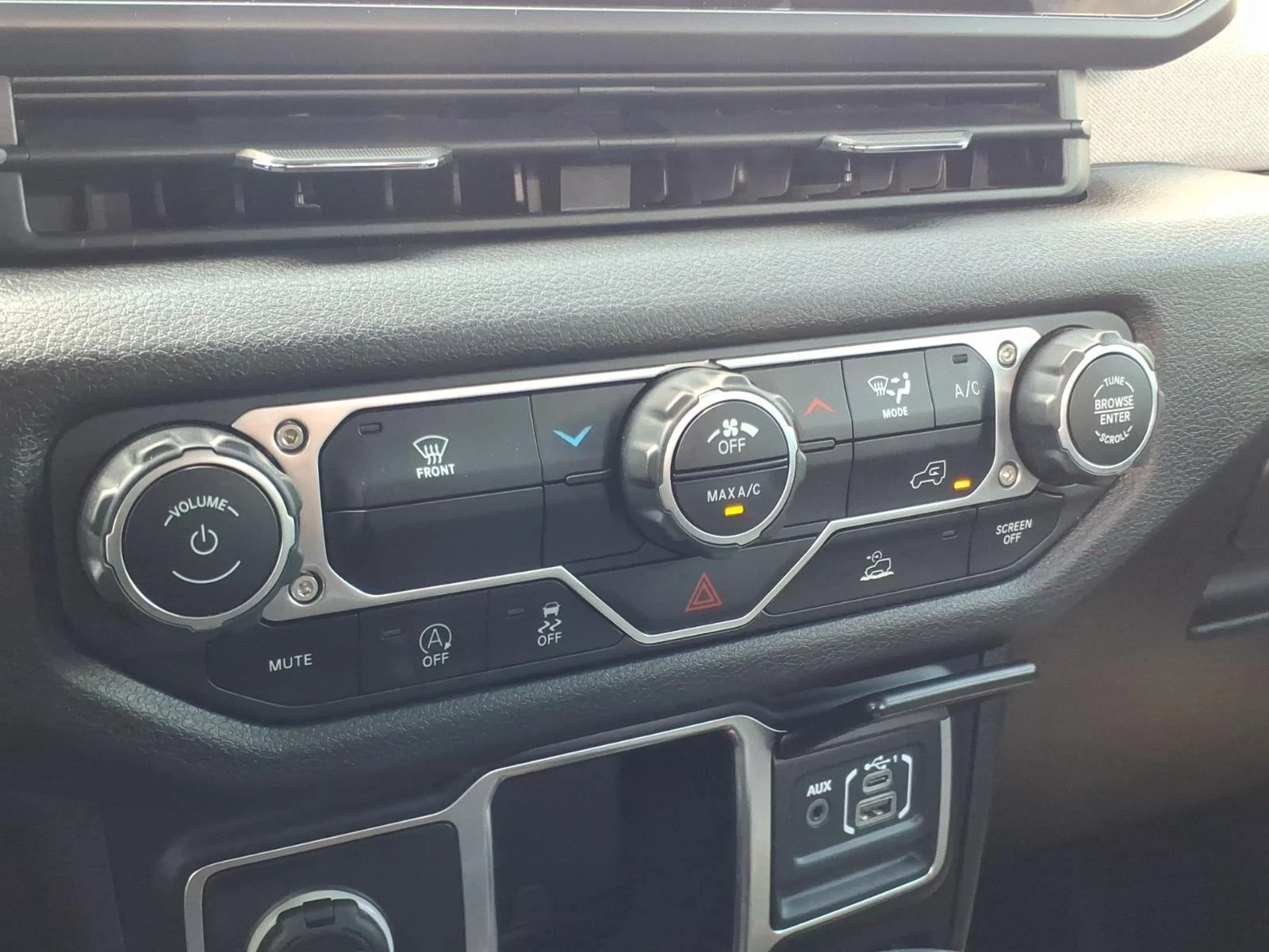 Used 2024 Black Clearcoat Jeep Sport image 25