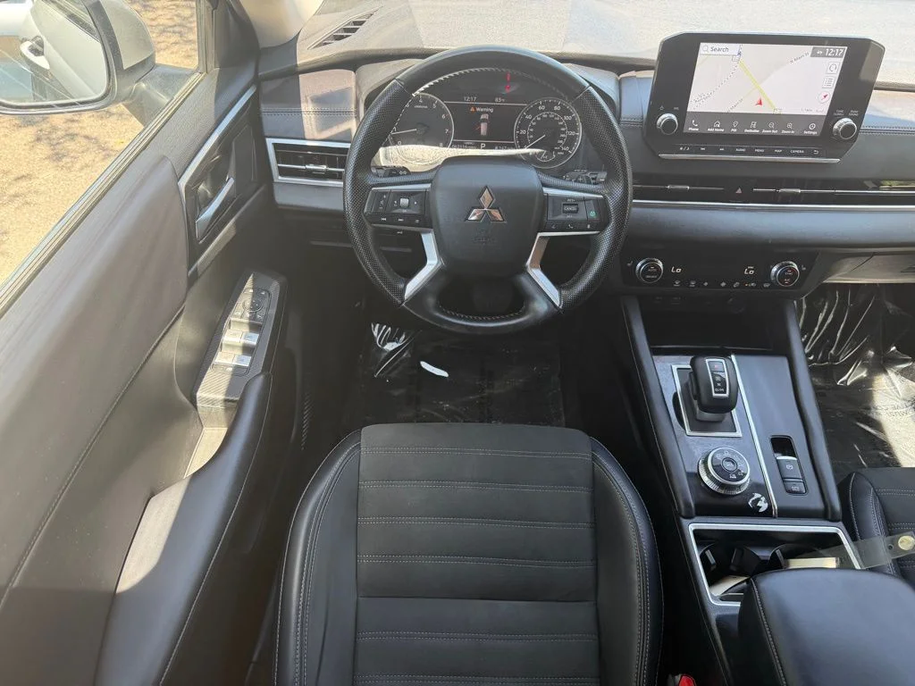Used 2024  Mitsubishi SE Black Edition image 16